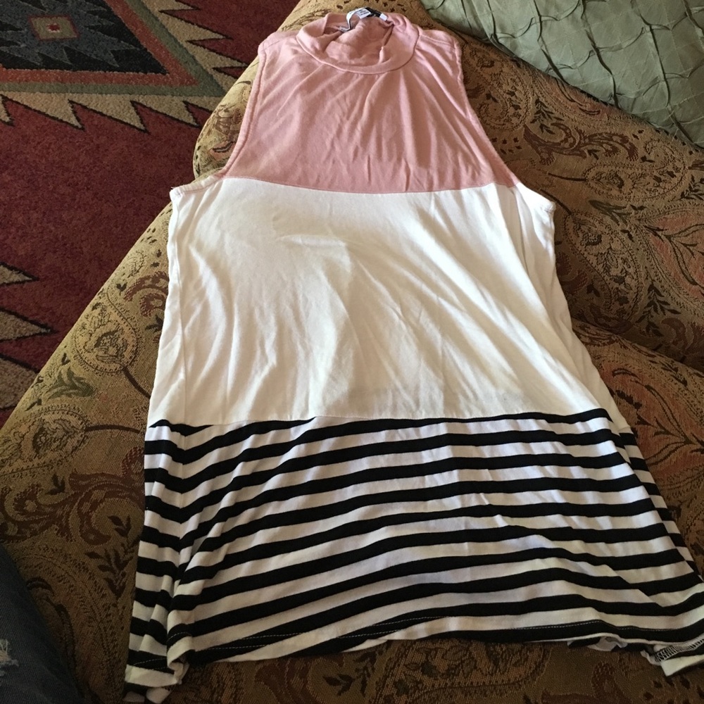 Sleeveless knit tunic top